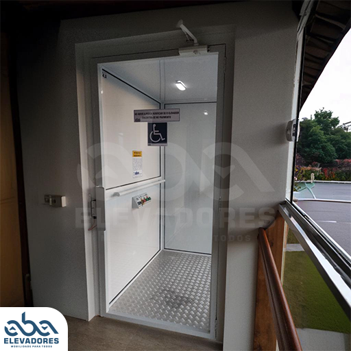 Elevadores instalados em predios e condominios