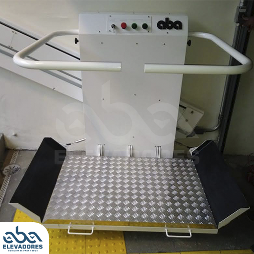 Plataforma elevatória acessível